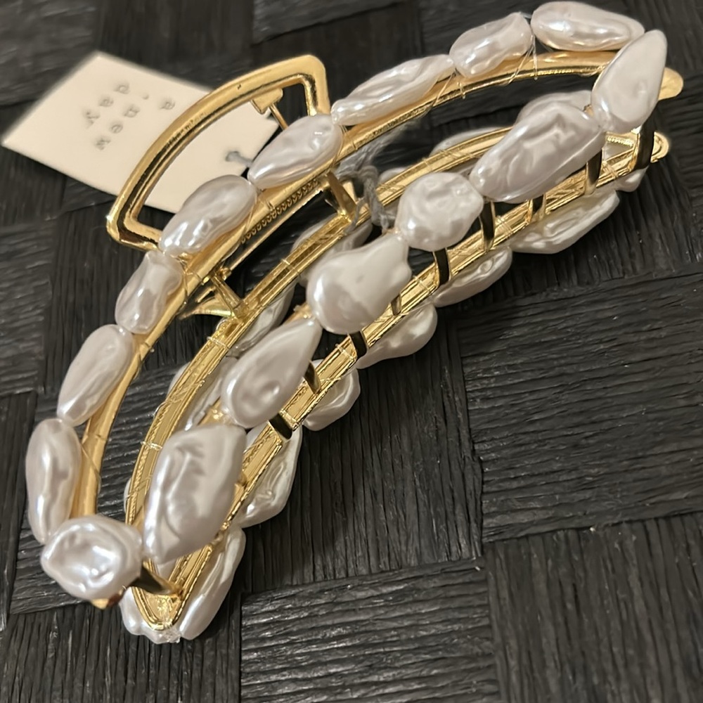 Gorgeous GOLD & White Pearl hair clip strong claws New no tag light weight